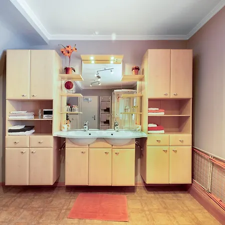 Hildegard Von Nell Apartamento