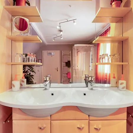 Hildegard Von Nell * ترير